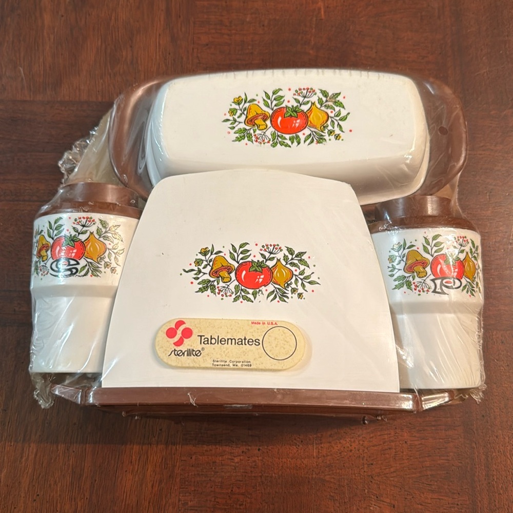 New Vintage Sterilite Tablemates Set Spice of Life Butter Salt Pepper Napkin
